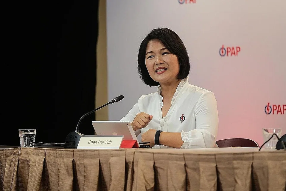 HARGAI MASYARAKAT BERSEPADU: Pengalaman Cik Chan Hui Yuh selama 20 tahun dalam kerja kemasyarakatan membantu beliau menghargai kepentingan sebuah masyarakat bersepadu. - Foto PAP