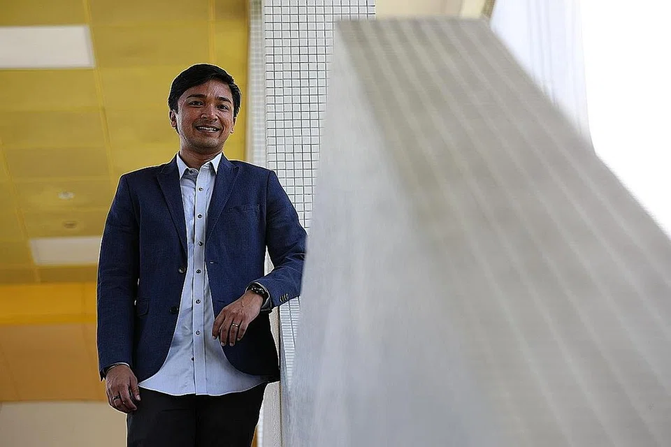 Penolong Professor, Dr Elmie Nekmat dari jabatan Perhubungan dan Media Baru, Universiti Nasional Singapura (NUS) yang juga Anggota Majlis Celik Media (MLC)