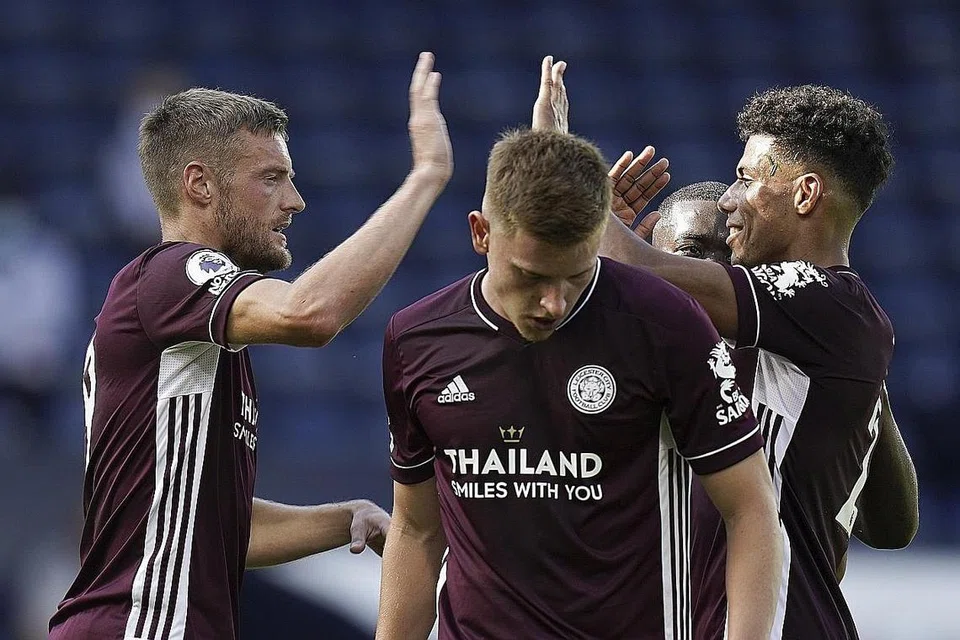 JARING DUA GOL: Jamie Vardy (kiri) membantu Leicester meraih kemenangan selesa 3-0 ke atas pendatang baharu EPL, West Brom. - Foto EPA-EFE