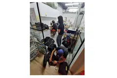 DEMI MASYARAKAT: Encik Johann Annuar, 46 tahun, (duduk di kerusi) merupakan Pengarah Eksekutif pertubuhan tidak mencari untung, Engineering Good, yang menawarkan komputer riba terpakai yang telah dibaikpulih untuk dimanfaatkan golongan tidak berkemampuan. Kelihatan beliau bersama anak buahnya sibuk perbaiki komputer riba yang diterima dari orang ramai. - Foto-foto ihsan ENGINEERING GOOD 