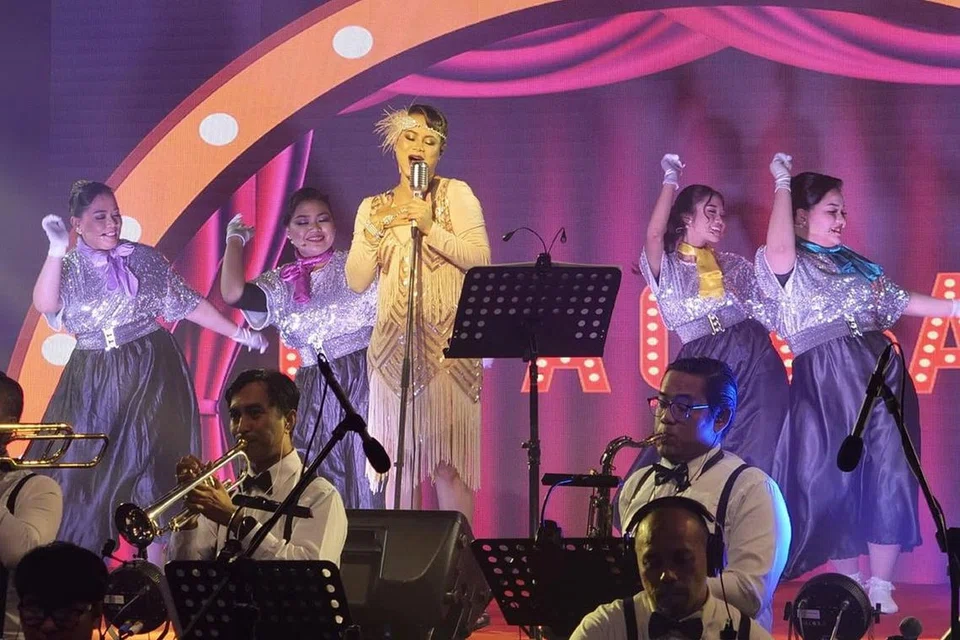 PERLU BERNYANYI: Diadakan di Project Studio, WGS bulan lalu, pementasan tersebut dijayakan 11 pelakon dan bukan sahaja menguji kebolehan mereka berlakon tetapi juga menyanyi dan menari.