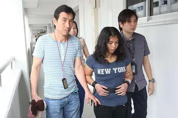Maryani dibawa polis ke flat majikannya di Simei pada Isnin (9 Mei). 
