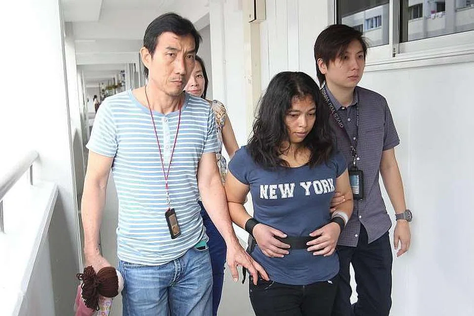 Maryani dibawa polis ke flat majikannya di Simei pada Isnin (9 Mei). 