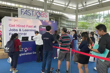 MENCARI PEKERJA: Pameran mencari kerja dijalankan FastJobs secara fizikal pada Julai tahun, tetapi kini diadakan dalam talian disebabkan Covid-19. - Foto fail