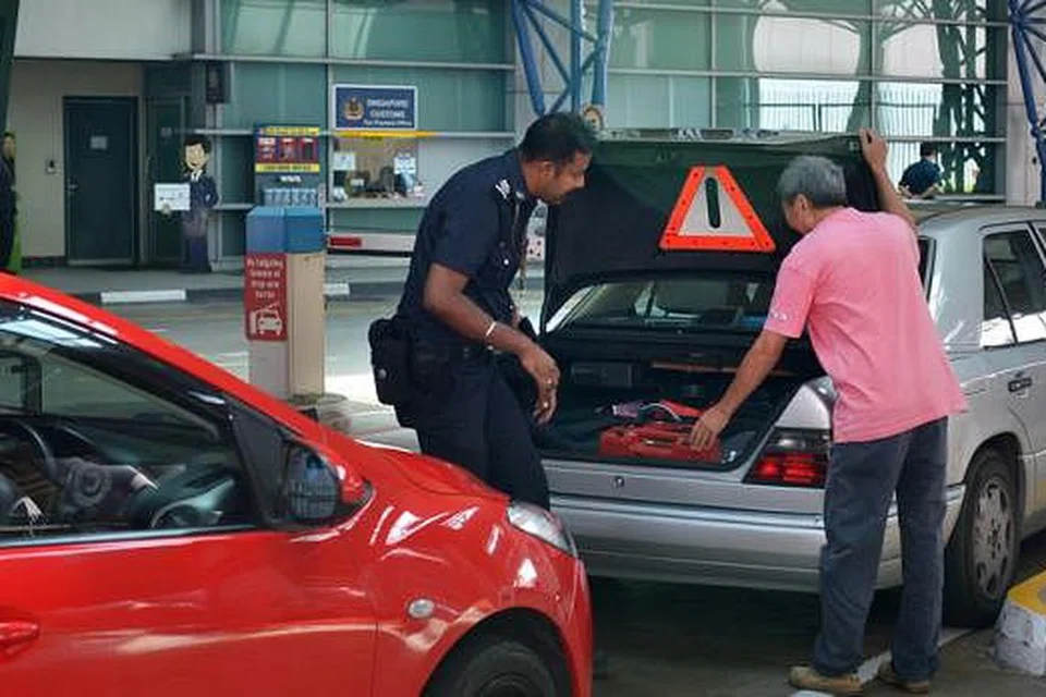 ANTARA TUMPUAN: Penguasa Imigresen dan Pusat Pemeriksaan (ICA) akan mengukuhkan keupayaan keselamatan sempadan bagi meningkatkan barisan pertahanan pertama Singapura. - Foto fail