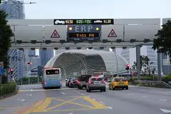 LANJUTKAN TEMPOH PENGGANTUNGAN: Penguasa Pengangkutan Darat akan kekal menggantung bayaran di semua gantri Bayaran Elektronik Jalan Raya (ERP) dan sesi bidaan harga sijil hak milik kenderaan (COE) sehingga langkah pemutus rantaian jangkitan berakhir pada 1 Jun ini. 