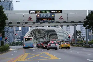 LANJUTKAN TEMPOH PENGGANTUNGAN: Penguasa Pengangkutan Darat akan kekal menggantung bayaran di semua gantri Bayaran Elektronik Jalan Raya (ERP) dan sesi bidaan harga sijil hak milik kenderaan (COE) sehingga langkah pemutus rantaian jangkitan berakhir pada 1 Jun ini. 