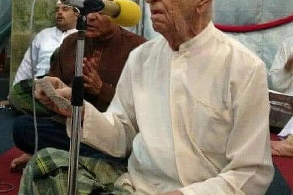 ALUNAN QASIDAHNYA DIRINDUI: Munsyid atau pengalun syair qasidah yang disegani, Syed Hood Hussain Alhaddad yang lebih dikenali sebagai Habib Hood dikenali dalam kalangan jemaah Masjid Ba'alwie tatkala beliau menyampaikan irama qasidah selepas sesi ratib setiap Khamis.- Foto FACEBOOK MUHAMMAD FAIZAL