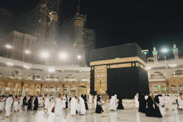 Selama beberapa dekad, Arab Saudi mengimport marmar unik ini untuk kegunaan eksklusif di dua masjid suci, Masjidil Haram dan Masjid Nabawi, bagi memberikan kelegaan dan mengelakkan suhu permukaan yang tidak selamat, memandangkan pengunjung masjid dikehendaki masuk tanpa alas kaki.