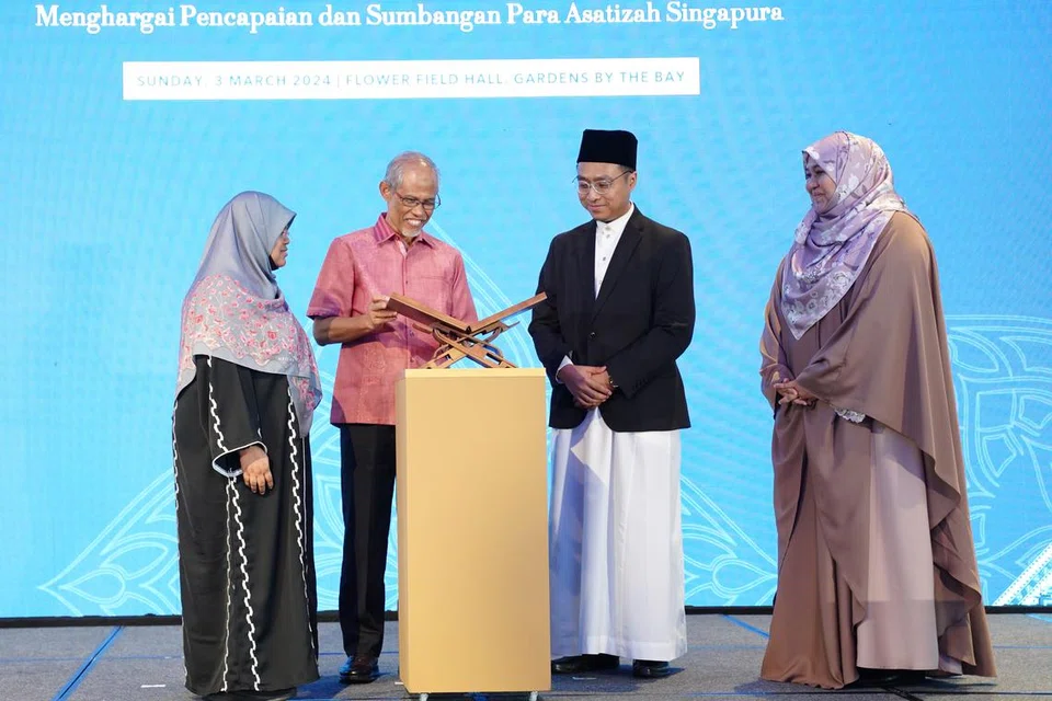 Menteri Bertanggungjawab bagi Ehwal Masyarakat Islam, Encik Masagos Zulkifli Masagos Mohamad (dua dari kiri) bersama Presiden Pergas, Ustaz Muhammad Tarmizi Abdul Wahid (dua dari kanan); Ketua Pegawai Eksekutif Pergas; Ustazah Nurdiana Hanim Abdul Rahman (kanan) dan Naib Presiden Kehormat Pergas, Ustazah Kalthom Muhammad Isa (kiri) dalam majlis pelancaran Pusat Pembangunan dan Kepimpinan Pergas, dipanggil Cradle pada acara Gema Kesyukuran pada 3 Mac.