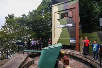 PELAJARI SEJARAH: Melalui program ‘Lawatan Senja Fort Siloso’, peserta dapat meneroka kubu tersebut dan mendapat gambaran tentang kehidupan askar semasa Perang Dunia Kedua pada waktu senja.