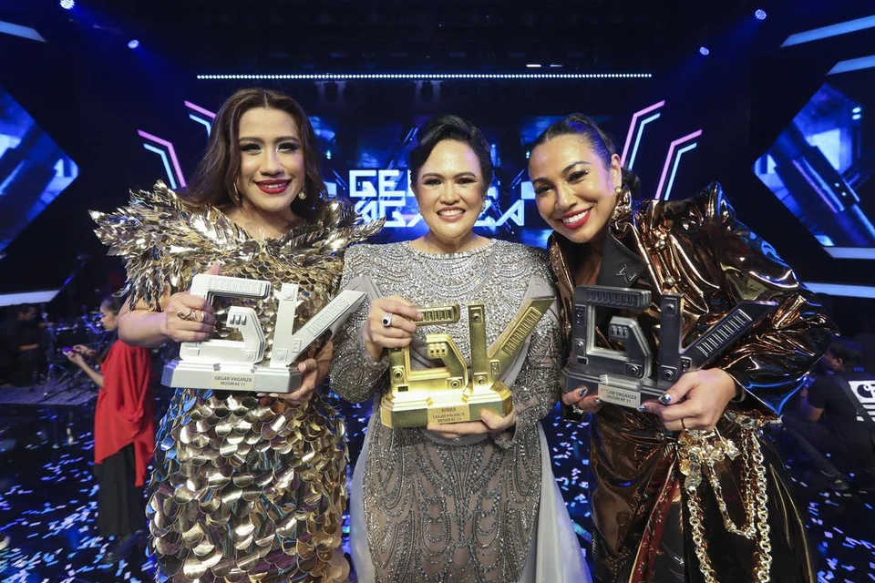 Dari awal lagi, ramai yang meramalkan (dari kiri) Sheila Abdull, Liza Aziz dan Ning Baizura, akan meraih tiga tempat pertama dalam ‘Gegar Vaganza 11’ (GV11).