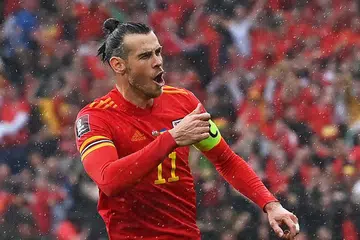 BALE:Dengan peluang mengetuai pasukan kebangsaannya Wales pada Piala Dunia pertama mereka sejak 1958, persaraan bukan isu penting buatnya. - Foto fail