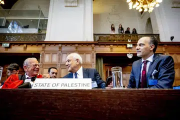 Wakil Tetap Negara Palestin ke Pertubuhan Antarabangsa di Belanda, Encik Ammar Hijazi (kanan), menghadiri perbicaraan awam di Mahkamah Keadilan Antarabangsa (ICJ)  berhubung tanggungjawab undang-undang Israel terhadap penyaluran bantuan kemanusiaan ke Gaza.