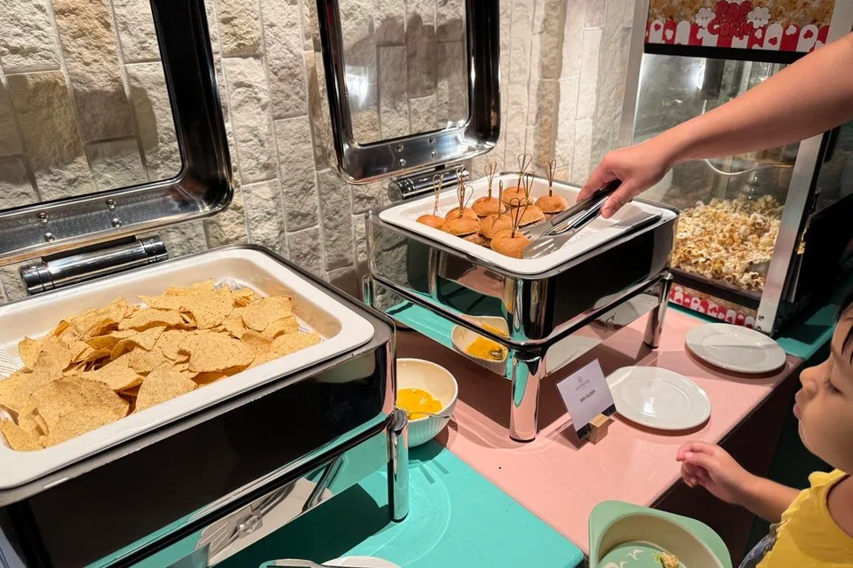 Hidangan di sudut kanak-kanak.