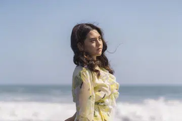 Penyanyi Indonesia, Ziva Magnolya, mengilhamkan lagu ‘Abadi’ untuk memaparkan rasa cinta yang tidak luntur walau ditelan zaman.