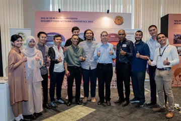 SOKONGAN MENYELURUH: Menteri Negara (Ehwal Dalam Negeri merangkap Pembangunan Negara), Profesor Madya Dr Muhammad Faishal Ibrahim (lima dari kanan), berkata Rangkaian Pemulihan MMO akan pertingkat usaha beri sokongan lebih menyeluruh. Dr Faishal bersama antara peserta yang hadir ke Persidangan Rangkaian Pemulihan Badan Melayu/Islam 2024 pada 25 Januari. 