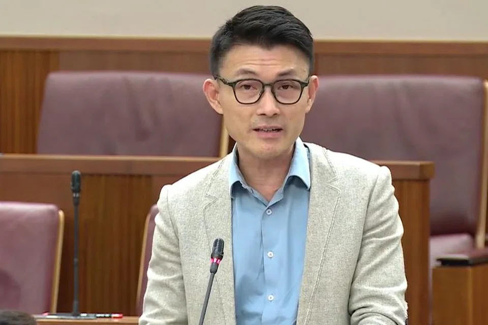 Setiausaha Parlimen Kanan (Kemampanan dan Sekitaran merangkap Pengangkutan), Encik Baey Yam Keng, berkata had laju untuk menunggang PMA di laluan awam akan dikurangkan daripada 10 kilometer sejam kepada 6 kilometer sejam.