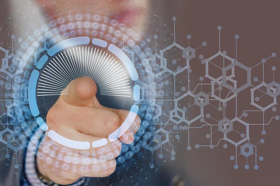TREND TEKNOLOGI: Arus teknologi AI dan Metaverse dijangka menjadi lebih hebat pada 2024.
