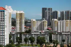 TURUN SEDIKIT: Bilangan flat jualan semula HDB yang bertukar tangan pada suku kedua 2023 turun 6.7 peratus kepada 6,514 daripada 6,979 pada suku pertama.