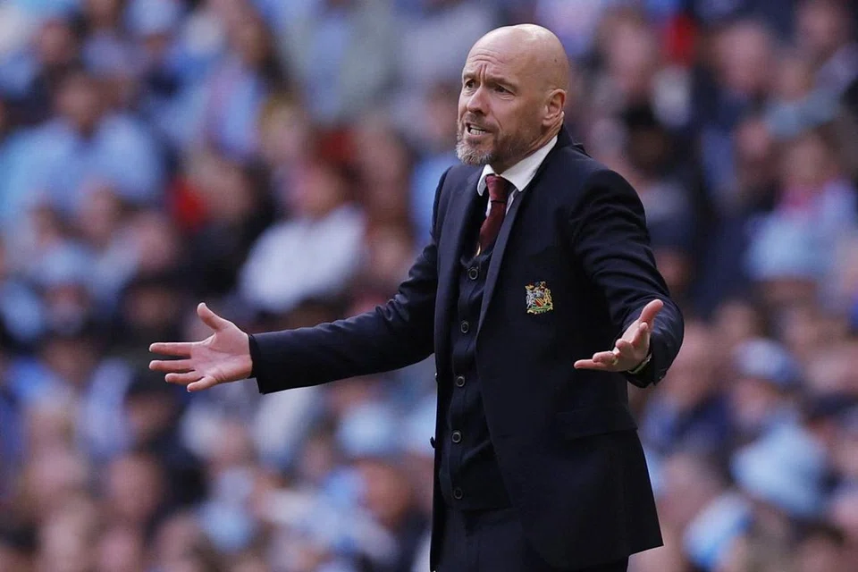 Pengurus Manchester United, Erik ten Hag (foto), ada kala “nampaknya tidak tahu apa hendak dibuat di garisan tepi”, kata bekas penjaga gawang Newcastle dan Manchester City, Shay Given. 