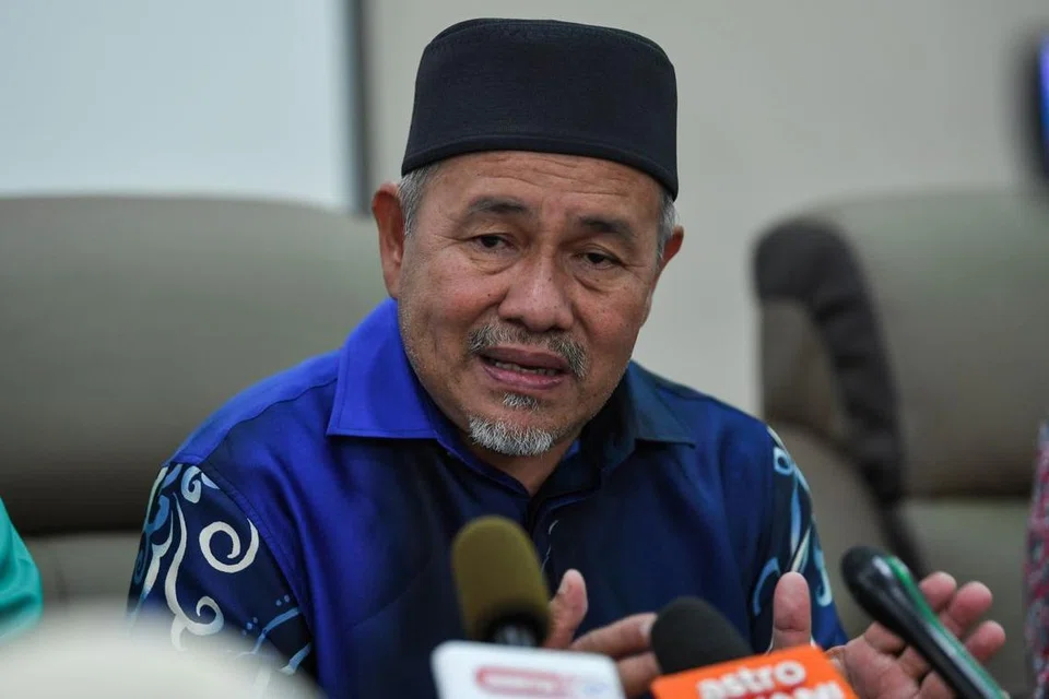 TUAN IBRAHIM TUAN MAN: Poligami mungkin boleh menjadi jalan keluar dalam mengatasi isu wanita kahwin lewat, kata anggota parlimen PAS (Kubang Kerian) semasa perbahasan di Parlimen. 