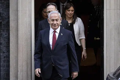 ENCIK BENJAMIN NETANYAHU: Berkata perjanjian perdagangan bebas turunkan kos sara hidup dan menyuntik tenaga ke dalam perniagaan antara Israel dan UAE. - Foto EPA-EFE
