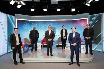 BERBINCANG: Para panel webinar terdiri daripada (dari kiri) Encik Hafez Sorouri Zanjani, aktivis akar umbi; Encik Tamilavel, editor berita dan editor digital akhbar Tamil Murasu; Menteri Kebudayaan, Masyarakat dan Belia, Encik Edwin Tong; NMP yang juga anggota Majlis Belia Nasional, Dr Shahira Abdullah; Encik Leonard Sim, setiausaha agung kumpulan hash.peace serta moderator panel, Editor Singapura ST, Encik Zakir Hussain. - Foto BH oleh GIN TAY
