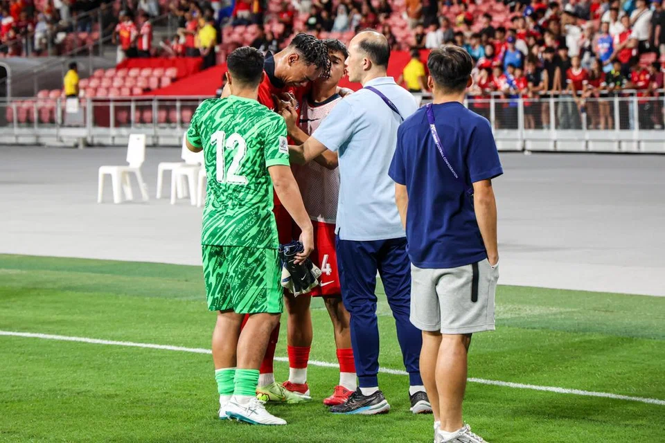 Jordan Emaviwe dilihat menangis selepas perlawanan menentang India pada Oktober lalu.