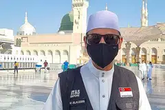 - Ustaz Jalaluddin Hassan, pemilik Jalaluddin Travel & Services Ptd Ltd. Gambar dirakam ketika mengikuti rombongan Persatuan Ejen-Ejen Pelancongan Muslim Singapura (Amtas) ke Arab Saudi baru-baru ini.
