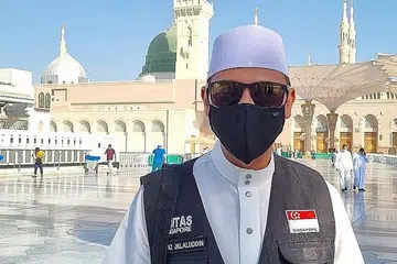 - Ustaz Jalaluddin Hassan, pemilik Jalaluddin Travel & Services Ptd Ltd. Gambar dirakam ketika mengikuti rombongan Persatuan Ejen-Ejen Pelancongan Muslim Singapura (Amtas) ke Arab Saudi baru-baru ini.