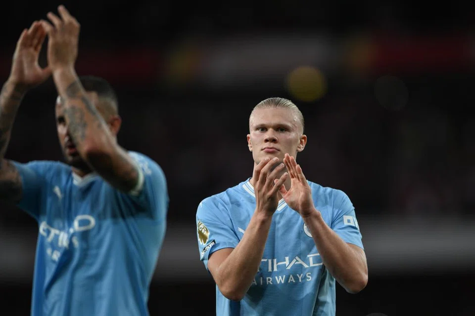 PEMAIN TERLIBAT: Penyerang Erling Haaland (kanan) dan pemain pertahanan Kyle Walker ialah pemain Manchester City yang terlibat dalam perbalahan dengan jurulatih Arsenal, Nicolas Jover, yang sebelum ini bersama City.