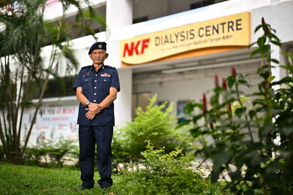 DIIKTIRAF ATAS SUMBANGAN: Penolong Superintenden Polis (ASP) Ahmad Khusairi Juraimi menerima anugerah pujian tertinggi sewaktu Majlis Pujian Pesuruhjaya Polis pada Jumaat.