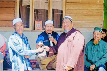 Salah satu acara pembahagian bantuan dan habuan kepada golongan memerlukan yang dilakukan Al-Imtaq di Indonesia baru-baru ini. 