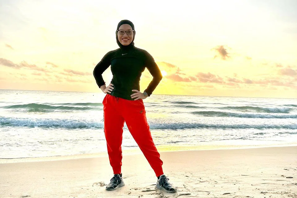 NIKMATI KESEGARAN ALAM: Tenangkan hati dan fikiran dengan menikmati keindahan alam seperti yang dilakukan Dr Elly Sabrina Ismail juga antara cara mencapai mental yang sihat dan cergas.