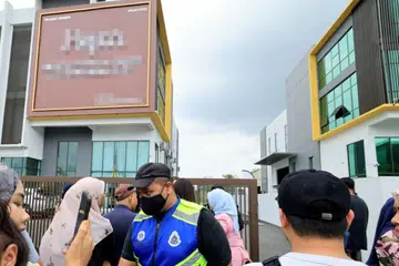 Polis Selangor melakukan siasatan di pejabat sebuah syarikat agensi pelancongan, di Sepang, Selangor, yang tular kerana didakwa menipu pakej umrah menyebabkan kerugian dianggarkan mencecah RM2.1 juta kepada lebih 300 mangsa.