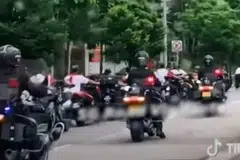 DISIASAT: Lebih 20 orang dilihat menolak motosikal mereka selepas ditahan kerana disyaki terlibat dalam kongsi gelap. 
