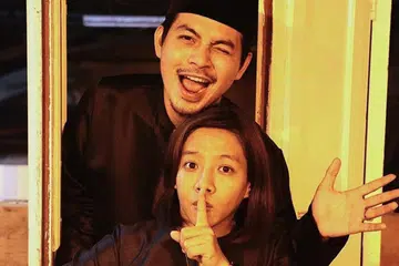 TETAP SAYANGKAN ISTERI: Walau apa pun komen 'netizen' tentang wajah isterinya yang dikatakan tidak sepadan dengannya, Izzue Islam tetap menyayangi dan menghargai isterinya, Awin Nurin. - Foto INSTAGRAM IZZUE ISLAM