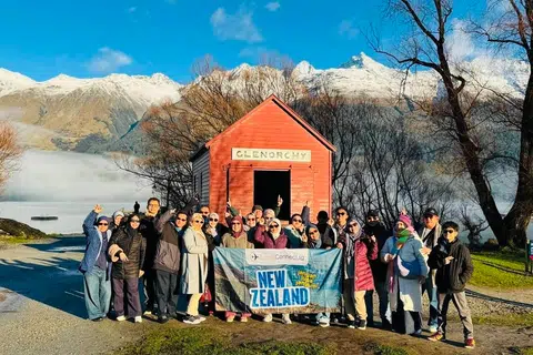 Rombongan yang mengikuti pakej Travelconnect berkunjung ke Glenorchy, di South Island New Zealand.