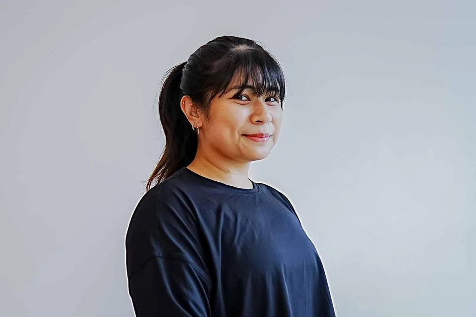 Hanya ingin dikenali dengan panggilan ‘Cik Siti’, beliau kini antara tenaga pengajar di  studio yoga udara, Avoyoga.