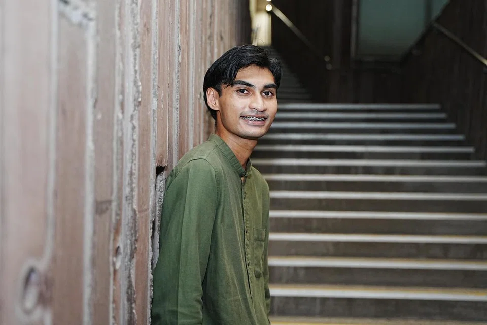 Mahasiswa NUS, Encik Mohammed Izzat Saifuddin antara 479 pelajar yang menerima dermasiswa LBKM di Majlis Anugerah Dermasiswa Tahunan ke-59 pada 16 November 2024.