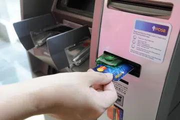 AKUI TIPU: Alvin Phua dihukum penjara tiga bulan selepas dia mengaku bersalah atas kesalahan termasuk bekerjasama dengan pemiutang untuk menipu bank OCBC.