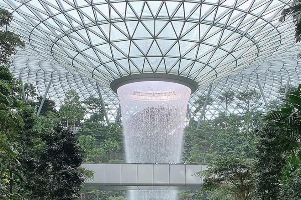 -Foto TED CHEN, JEWEL CHANGI AIRPORT