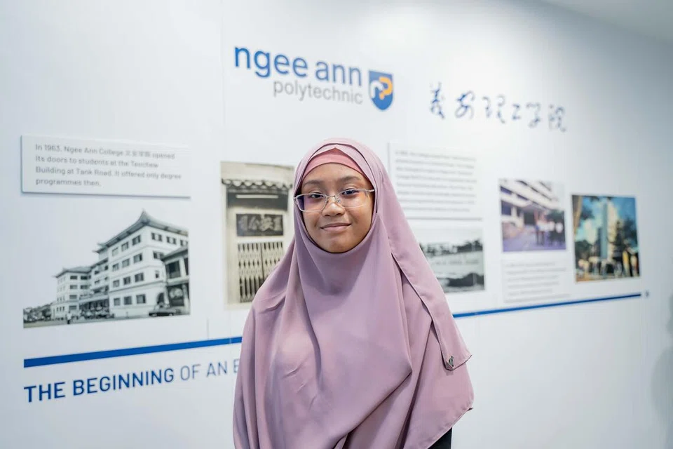 MINAT MENDALAM: Cik Syakirah Dahiyah Sudanto, yang meminati budaya Cina sejak kecil, merupakan pelajar Melayu pertama menuntut Diploma Pengajian Cina di Politeknik Ngee Ann.