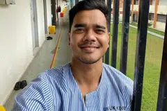 JALANI UJIAN DENGAN TABAH: Dalam lampiran pos Instagram pada Sabtu (28 November), Alif Satar yang menjalani rawatan Covid-19 di Hospital Melaka memberi kata-kata motivasi buat diri dan peminat bahawa jika kita merasakan diri kita susah, ada lagi yang lebih susah kehidupannya. - Foto INSTAGRAM ALIF SATAR