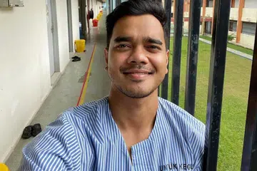 JALANI UJIAN DENGAN TABAH: Dalam lampiran pos Instagram pada Sabtu (28 November), Alif Satar yang menjalani rawatan Covid-19 di Hospital Melaka memberi kata-kata motivasi buat diri dan peminat bahawa jika kita merasakan diri kita susah, ada lagi yang lebih susah kehidupannya. - Foto INSTAGRAM ALIF SATAR