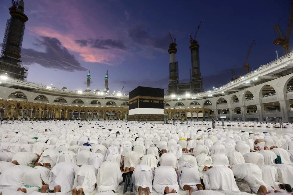RENUNGKAN MAKSUD DI SEBALIK IBADAH: Sedang jemaah haji menjalani ibadah di Tanah Suci, kita diperingatkan bahawa haji bukan sekadar ritual. Kita perlu merenungkan kekuatan dan ketabahan luar biasa Nabi Ibrahim as dan keluarganya, sekali gus memperbaharui niat dan mengingatkan diri kita mengenai tujuan utama kita dicipta – untuk menjalani kehidupan yang berpaksikan sepenuhnya kepada Allah. 