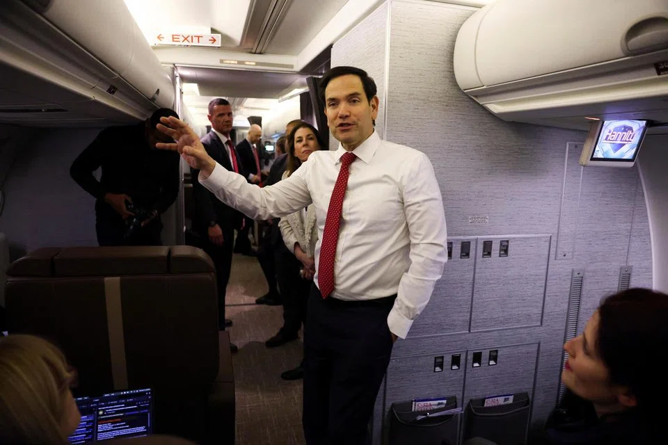 Setiausaha Negara Amerika Syarikat, Marco Rubio, terpaksa kembali ke Pangkalan Joint Base Andrews, Maryland, selepas pesawat yang membawanya mengalami masalah mekanikal pada 13 Februari 2025.
Encik Rubio, yang dalam perjalanan ke Persidangan Keselamatan Munich, merupakan destinasi pertama dalam rangka lawatan yang turut melibatkan lawatan ke Israel, Arab Saudi, dan Amiriah Arab Bersatu. Lawatan ini dijangka membincangkan isu seperti konflik di Ukraine dan pelan damai di Gaza.