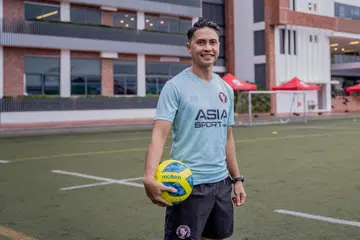 KEMBALI MENYUMBANG: Bekas penyerang Singapura, Shahril Ishak kini adalah ketua pembangunan belia dan jurulatih pasukan bawah 14 tahun di Akademi Kelab Bola Sepak Singapura.
