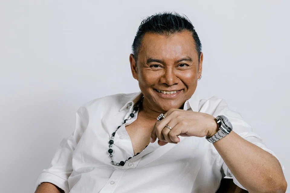 PESANAN TENTANG SEKITARAN: Selepas Hijau diterbitkan sekitar 32 tahun lalu, Zainal Abidin muncul dengan Tiba Masa, melihat pada keadaan sekitaran yang semakin melelahkan bumi. Muzik videonya menggunakan teknologi kecerdasan buatan (AI).